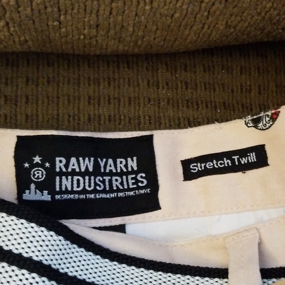 Shorts - Picture 3 of 4